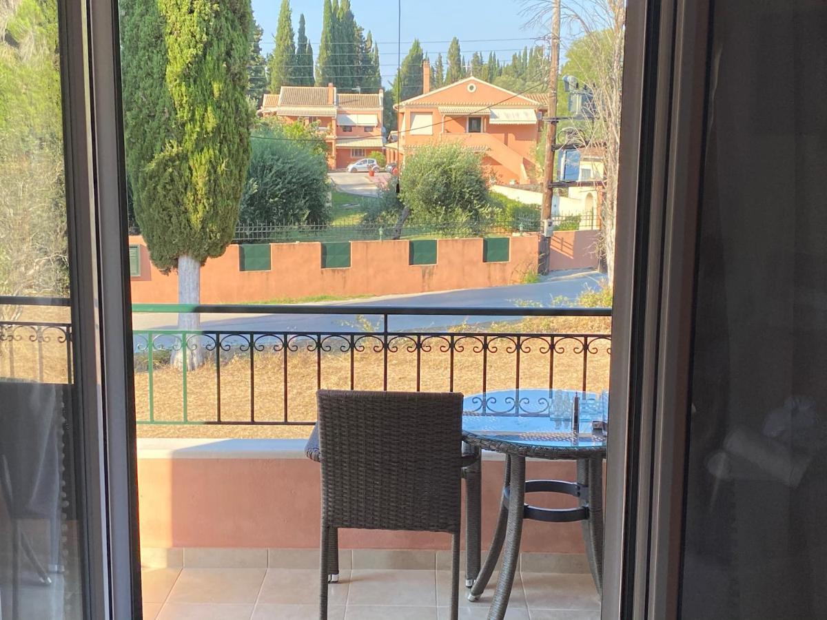 Ivy House Modern Life Near Corfu Town Apartamento Kontokali Exterior foto